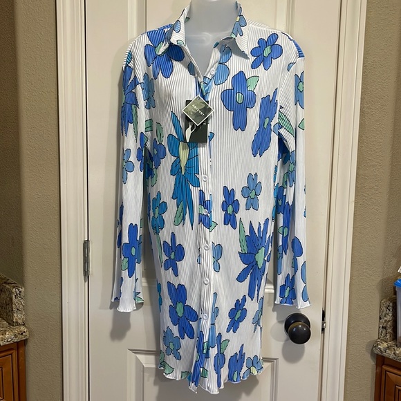 White with blue flowers crinkled dress size L NWT - Picture 3 of 9